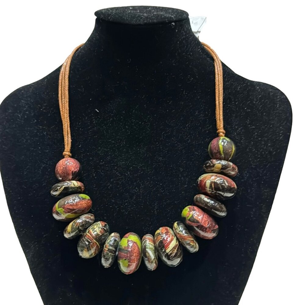 decouture Ivy wood bead necklace